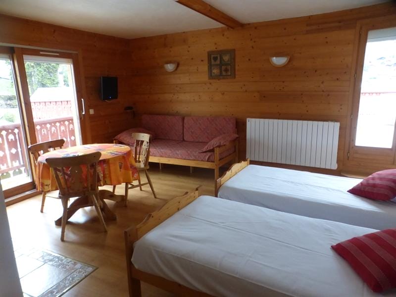 les chalets bedroom 2