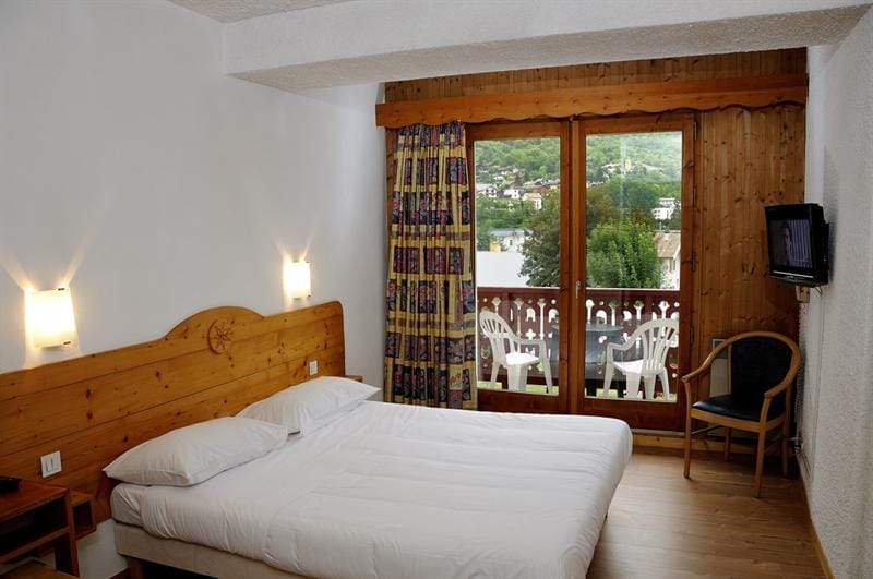 les chalets bedroom