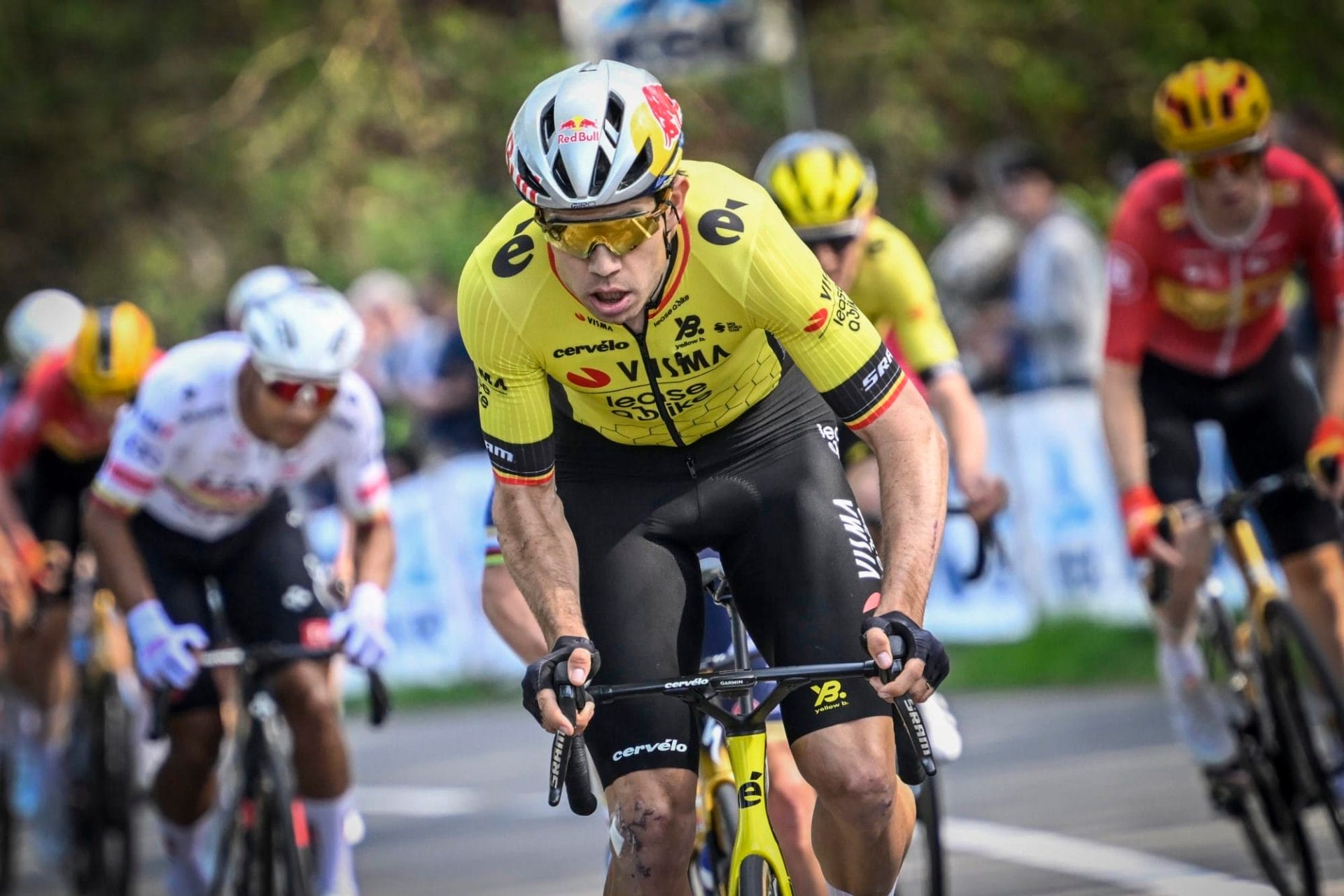A Team Visma | Lease a Bike rider battles through the gears during Brugge de Panne 2026