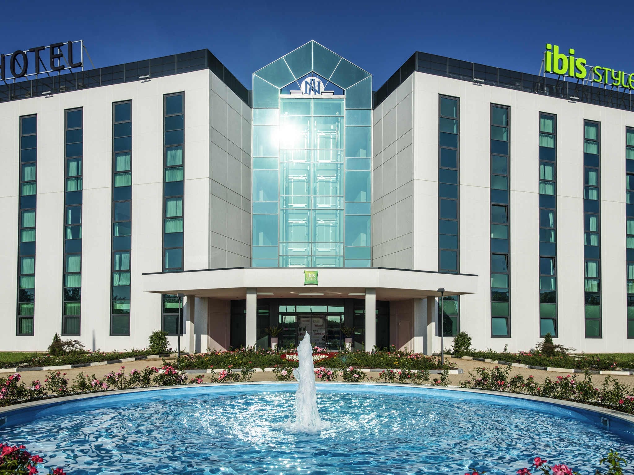 https://www.accorhotels.com/9890
