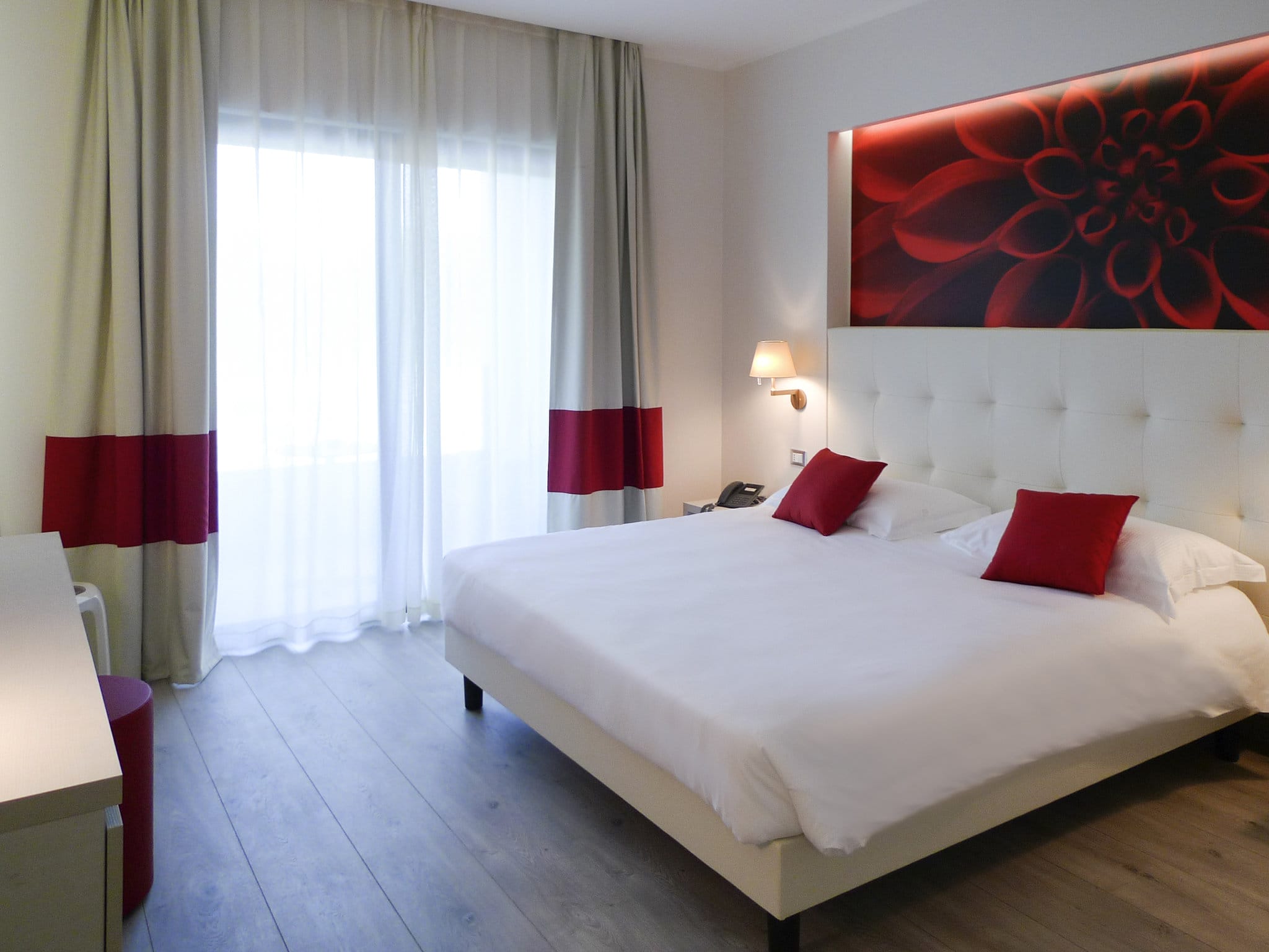 https://www.accorhotels.com/9890