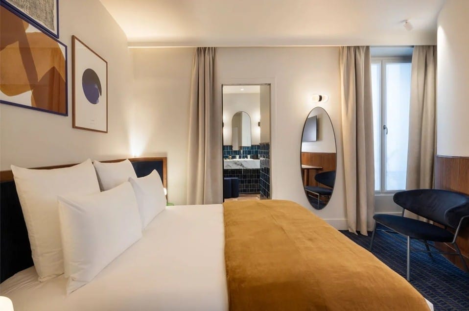 tour de France Paris hotel